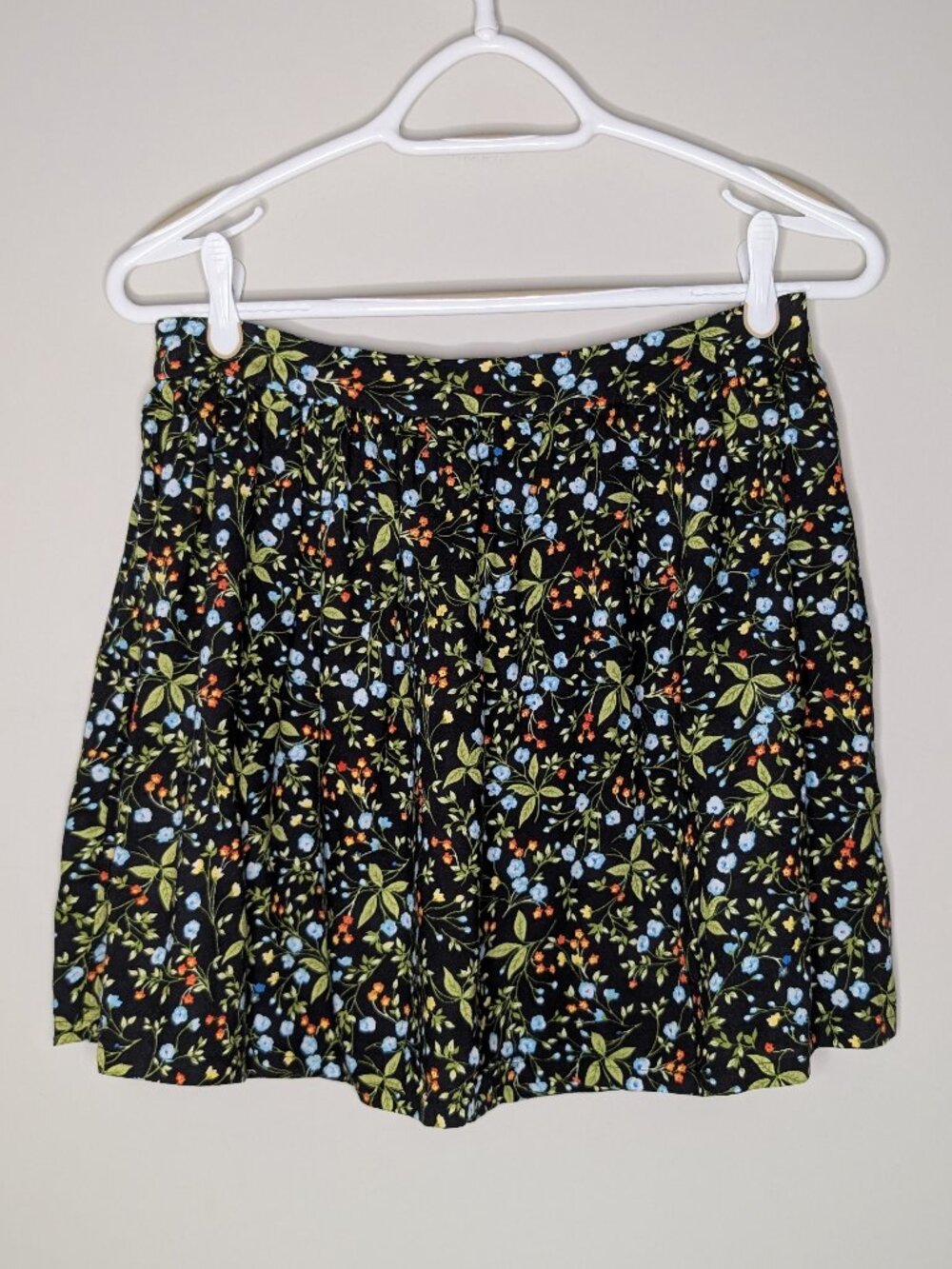 Urban Outfitters Recycled Vintage Black Floral Flowy Mini Skirt Size L - Picture 1 of 4